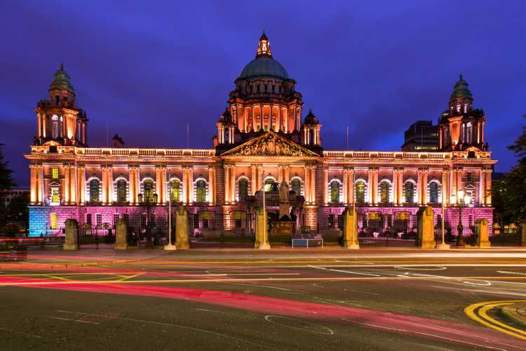 Discover Belfast with official hop-on hop-off bus tours – Flexible routes, iconic monuments, and panoramic city views 2026