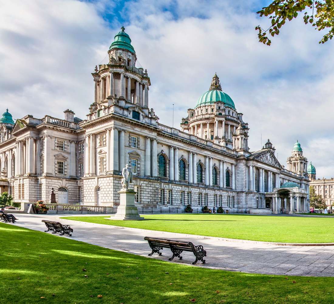 Belfast Hop-On Hop-Off Sightseeing Bus Tours – Belfast's iconic landmarks and flexible tickets in 2025 Hop-on hop-off sightseeing bus tours in Belfast, United Kingdom – Open-top buses, top attractions, and free cancellation in 2025