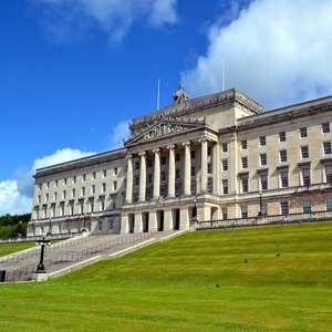 Hop on Belfast Hop-On Hop-Off sightseeing bus – Explore landmarks and attractions in 2025 Hop on the open-top bus in Belfast, United Kingdom – Discover top attractions, monuments, and hidden gems with a hop-on hop-off tour in 2025